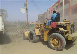 رفع ٥ أطنان مخلفات من شوارع الزينية بالأقصر (صور)