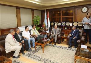 بالصور.. وفد الطرق الصوفية يدعو محافظ كفر الشيخ لاحتفالات "إبراهيم الدسوقي"