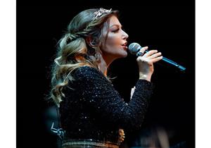 بالفيديو والصور| احتفالًا بيوم المرأة.. سميرة سعيد تتألق في حفلها بسلطنة عمان