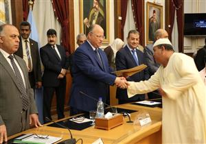 القاهرة: تسليم 36 عقد تمليك لمستثمري "شق الثعبان"