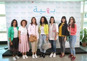 علا رشدى تدعم محاربات سرطان الثدي