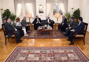 وزيرا الإسكان والصحة يبحثان التعاون في تطوير المستشفيات 