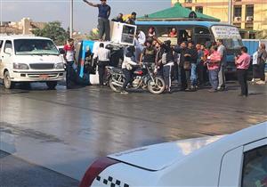 إصابة 3 أشخاص إثر انقلاب سيارة أعلى كوبري الجيزة