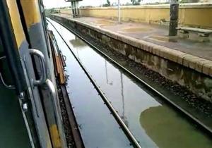 النقل: صورة خط السكة الحديد المغمور بالمياه تعود لعام ٢٠١٥