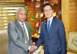 بالصور.. محافظ أسوان يبحث زيادة حجم الاستثمارات مع سفير كوريا الجنوبية