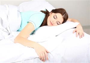 تهدد الجلد بمخاطر جسيمة..طبيبة تحذر من الملايات البوليستر 