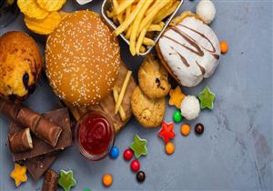 من بينها البرجر.. 8 أطعمة ترفع نسبة الكوليسترول بالدم (صور)
