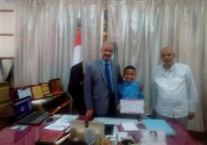 أعاد قرط ذهبي.. تكريم التلميذ الأمين بالأقصر