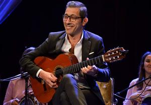 عازف الجيتار وحيد ممدوح يصل السعودية للمشاركة في إحياء حفل الجسمي الليلة