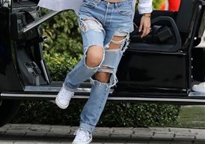 بينها الجينز المقطع.. 10 أنواع من الملابس والإكسسوارات كانت "موضة وبطلت"