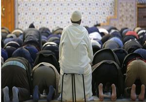 بالفيديو| داعية يوضح متى تجوز الصلاة جالسا.. وكيف نربي أبناءنا على حب الفريضة