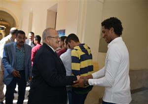 بالصور.. الخشت يجري جولة تفقدية لمتابعة إعادة الانتخابات الطلابية بالكليات