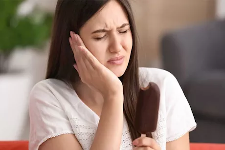 6 نصائح هامة لتهدئة الأسنان الحساسة بعد تركيب التاج 