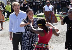  الحضن ورقصة الشمبانزي.. مواقف كسرت فيها العائلة المالكة البروتوكول