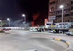 حريق في أرض فضاء بجوار معرض شهير بالهرم