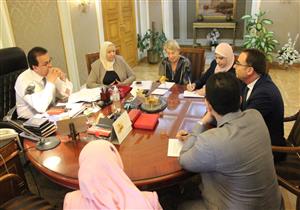 وزير التعليم العالى يبحث سبل التعاون العلمي مع "رعاية الحيوانات المعملية"