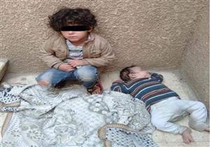 تركتهما الأم على السلم.. أول تحرك من "القومي للطفولة" عقب صورة طفلي الغربية