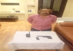 فرد أمن ينتحل صفة رئيس مباحث التجمع الخامس للنصب على أصحاب المحلات