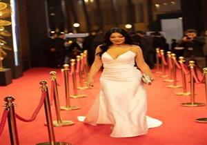 منى ممدوح بفستان قصير في ختام الجونة 