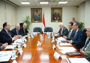 مذكرة تفاهم بين المالية والاتصالات لإنهاء التشابكات المالية وتحديث المنظومة الجمركية