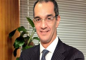 وزير الاتصالات يتفقد صرف منحة الـ 500 جنيه بمكاتب البريد "صور"