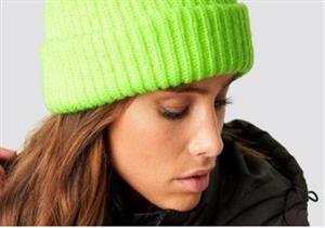 إكسسوارات الملابس في الشتاء تتألق بألوان النيون