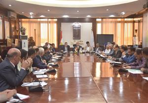 بالصور.. "تنفيذي الأقصر" يبحث غلق المعابر غير الشرعية وترشيد الإنفاق