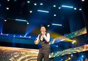 صور|حمادة هلال يعد طلاب جامعة القاهرة بمقابلتهم في حفل جديد قريبًا