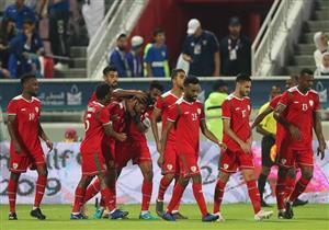 عمان تتخطى الكويت وتتصدر مجموعتها بكأس الخليج