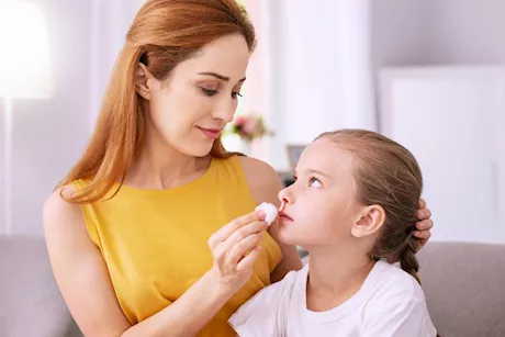 كدمات ونزيف متكرر عند طفلك.. هذه العلامات التحذيرية لـ الهيموفيليا 