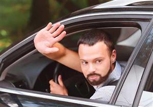 هل يجزئ السلام برفع اليد أو الإشارة عن قول السلام عليكم؟.. البحوث الإسلامية يجيب