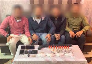 بـ 750 جرام من مخدر "كريستال الميث".. ضبط 4 تجار مخدرات بالقاهرة