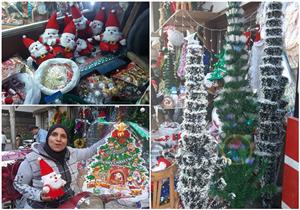 بالصور- أسيوط تتزين بالأجراس وأشجار الكريسماس.. وبابا نويل بـ 40 جنيهًا