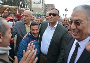 محافظ الدقهلية يلتقي عمال ومشرفي النظافة في "حي شرق المنصورة" - صور