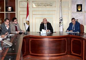 محافظ بني سويف يبحث آلية استكمال المرافق في منطقة كوم أبو راضي الصناعية