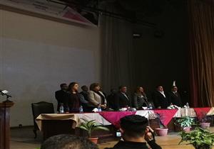 صور| ليلى علوي في تكريم وندوة مع شباب جامعة عين شمس