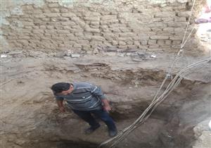 الحفر انتهى بسردابين.. ضبط 8 أشخاص ينقبون عن الآثار بأحد المساكن في سوهاج