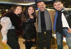  صور| سهرة عشاء تجمع يوسف الشريف وزوجته بـ"داني ألفيس" وصديقته