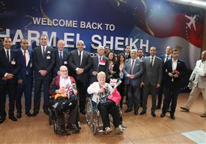  الأولى بعد الحظر.. "رش مياه" في استقبال رحلة سياحية انجليزية بشرم الشيخ  