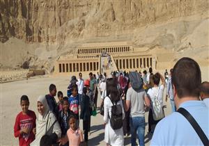 وفد طلاب جامعة "بتاجورسك" الروسية يزور المعالم الأثرية في الأقصر -صور