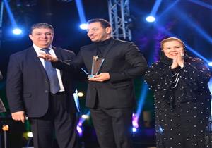 صور| تكريم مصطفى شعبان في حفل "الوطنية للإعلام"