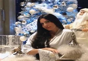  بالصور.. لاميتا فرنجية تزين شجرة عيد الميلاد 