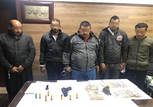 "إحنا مباحث".. سقوط عصابة "الشرطة المزيفة" لسرقة السيارات بالتجمع