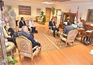 محافظ أسيوط يبحث تنمية وتطوير 60 من القرى الأكثر احتياجًا