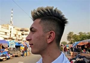 بـ"الموزة" و"عُرف الديك".. عراقيون يثورون بتسريحات الشعر