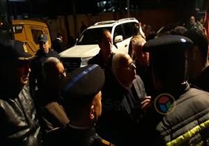 صور- محافظ بورسعيد يتابع نقل الضحايا والمصابين من موقع حادث "أتوبيس العمال"