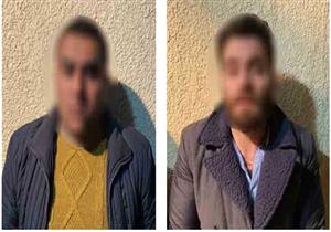 ضبط أجنبيين لقيامهما بالاستيلاء على أرصدة عملاء البنوك