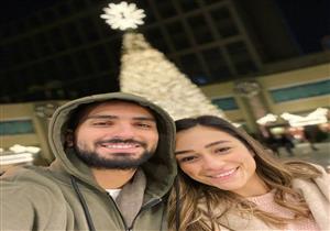 محمد الشرنوبي وخطيبته وأنغام وزوجها على متن طائرة واحدة