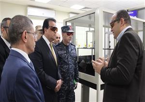  بالصور- وزير التعليم العالي يتفقد منشآت مدينة زويل