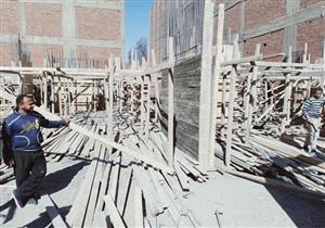 بالصور- حملة لإزالة مخالفات البناء في منطقة المعلمين غرب أسيوط